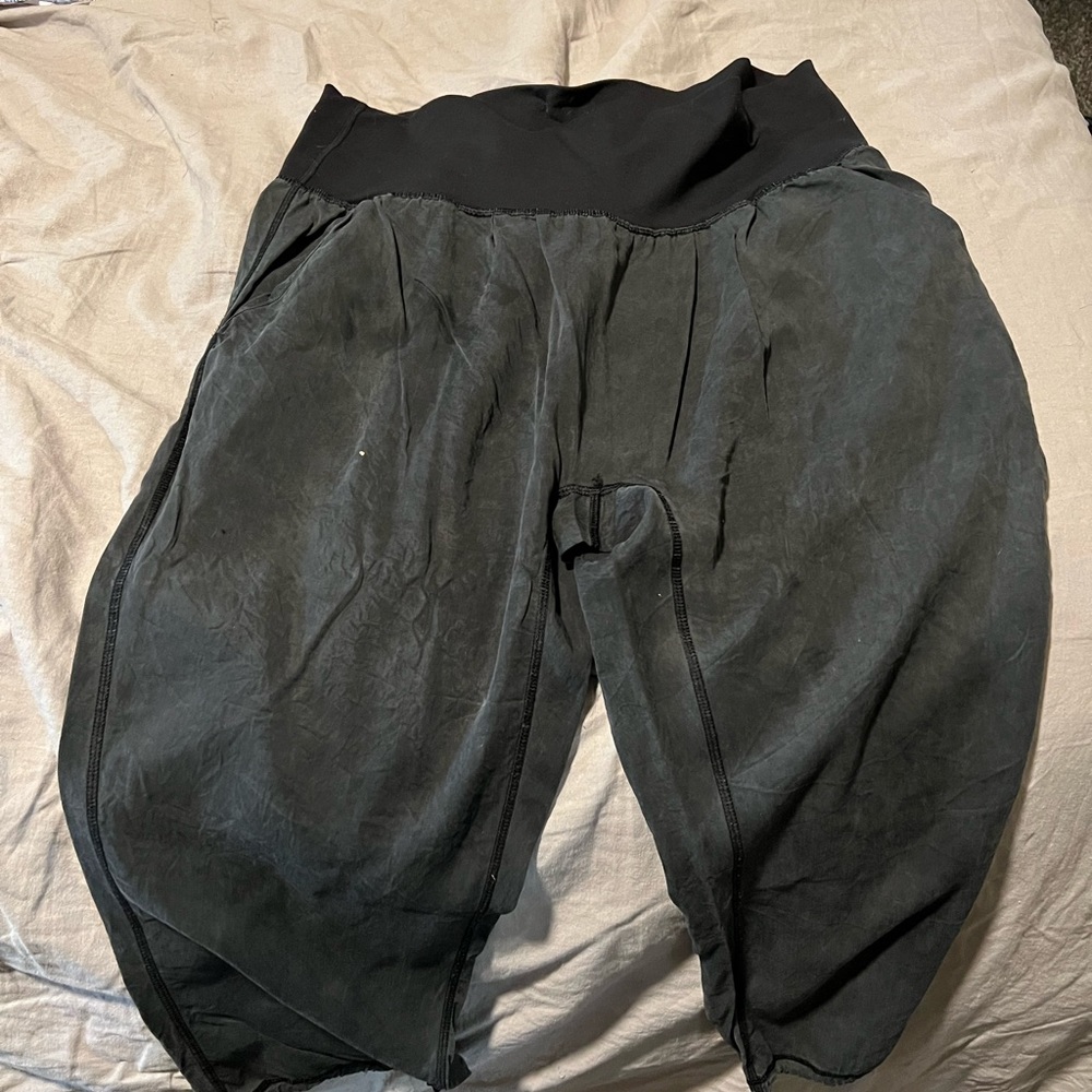 LULULEMON BAGGY COZY PANTS.